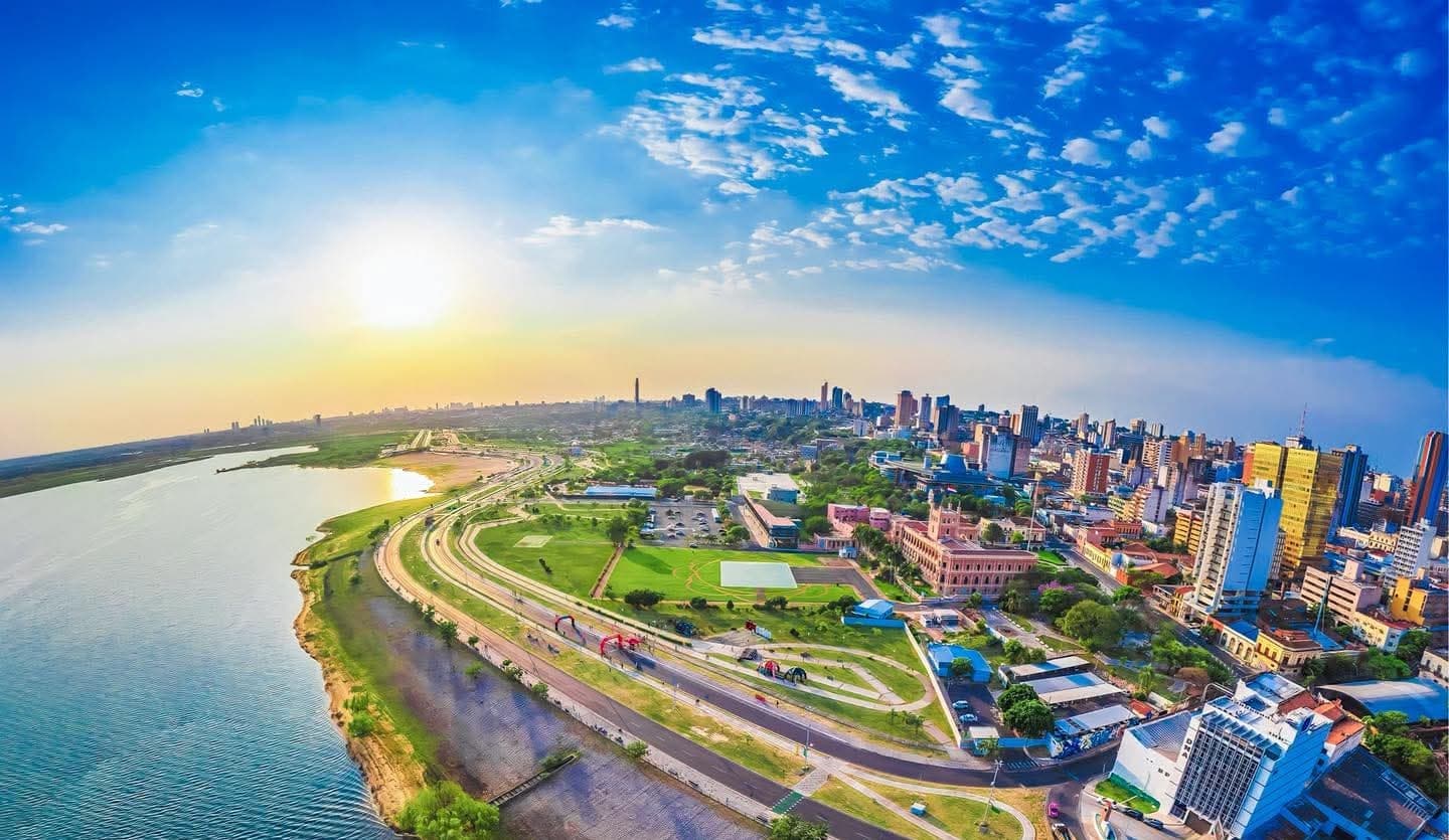 Skyline urbano en Paraguay